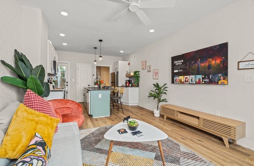 Passyunk Square Apartment | Passyunk Square Spacious 1BR - Huge Deck