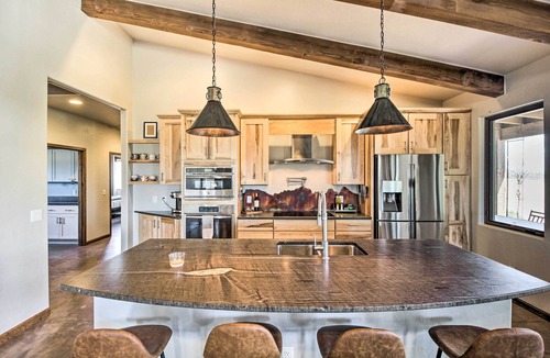 Elgin House | Pastoral Elgin Escape w/Covered Patio & Grill!