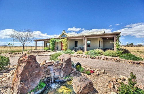 Elgin House | Pastoral Elgin Escape w/Covered Patio & Grill!