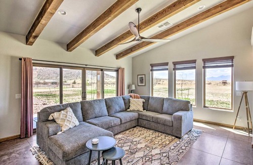 Elgin House | Pastoral Elgin Escape w/Covered Patio & Grill!