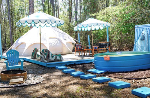 Middleburg RV Rental | Pasture Bedtime Yurt