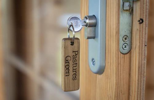 Okehampton Apartment | Pastures Green Cabin (Oak Tree Lane)