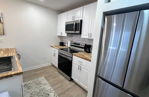Hamilton House | Patchwork Paradise A - New 2BR Easy walk to MSQC