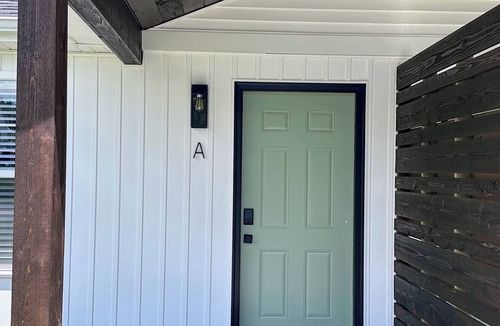 Hamilton House | Patchwork Paradise A - New 2BR Easy walk to MSQC