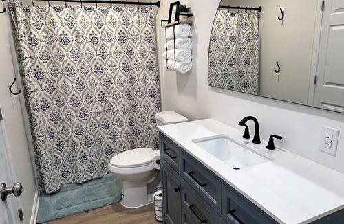 Hamilton House | Patchwork Paradise A - New 2BR Easy walk to MSQC