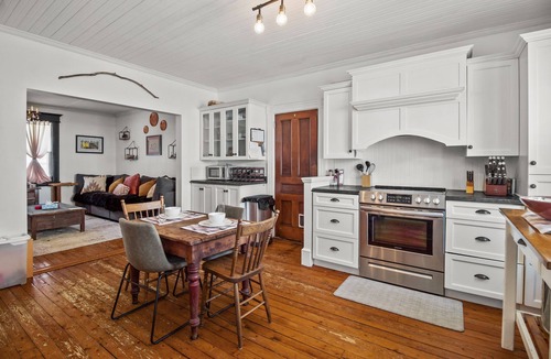 Petty Harbour House | Patey’s Port Inn 3Bd Hot Tub Driveway