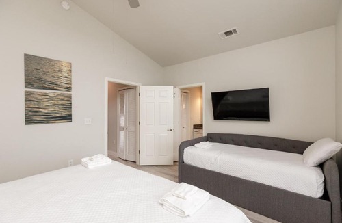 Corpus Christi House | Pathway to the Sea T828