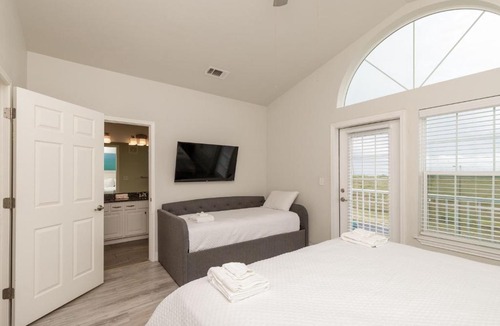 Corpus Christi House | Pathway to the Sea T828