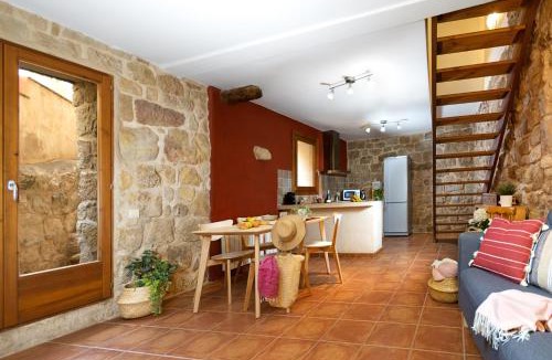 Lledo Apartment | Patio con barbacoa: disfruta del Matarraña
