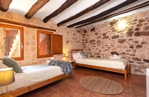 Lledo Apartment | Patio con barbacoa: disfruta del Matarraña