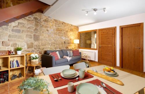 Lledo Apartment | Patio con barbacoa: disfruta del Matarraña