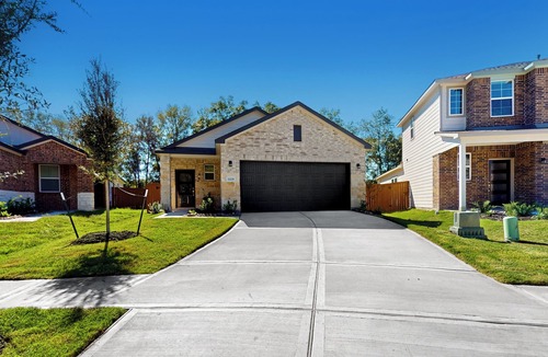 Porter Cottage | Patio Dining & Yard: Porter Escape, 3 Mi to Golf
