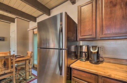 Pinetop Condo | Patio & Fireplace: Country Club Pinetop Condo!