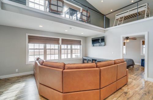 Waldron House | Patio & Fishing Pond! Modern Barndominium Near KC