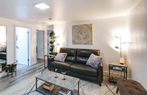 Education Hill Apartment | Patio & Grill: Dog-Friendly Redmond Getaway!
