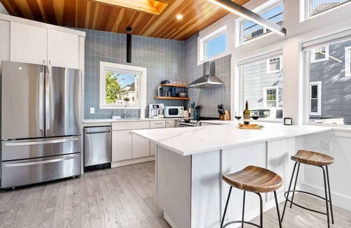 Oakdale House | Patio | Kitchenette | W/D | 5 mins to Downtown