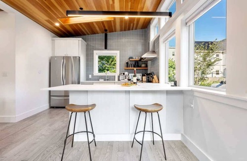 Oakdale House | Patio | Kitchenette | W/D | 5 mins to Downtown