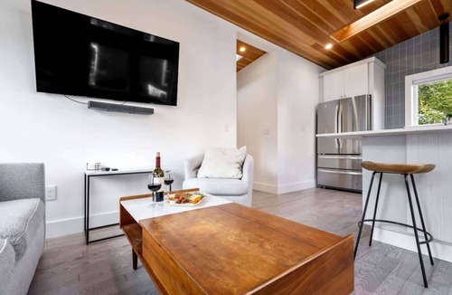 Oakdale House | Patio | Kitchenette | W/D | 5 mins to Downtown