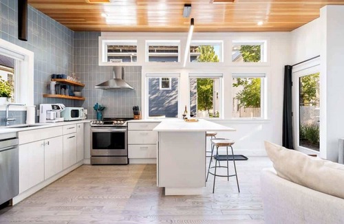 Oakdale House | Patio | Kitchenette | W/D | 5 mins to Downtown