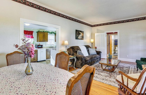 Greenfield House | Patio Oasis! Charming 'Ivy Cottage' in Tennessee