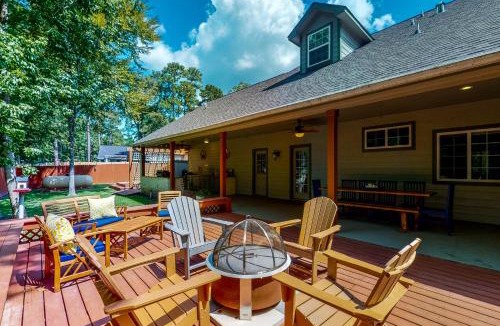 Cape Royale House | Patio Oasis w/Hot Tub! Lake Livingston Estate