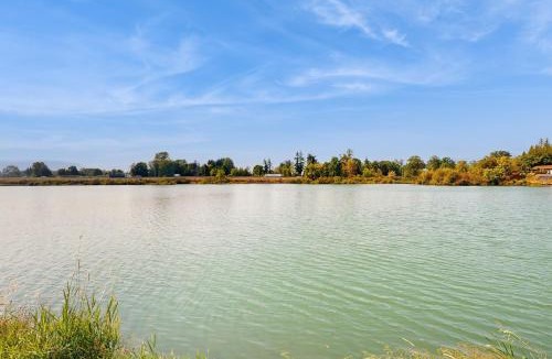 Centralia House | Patio & On-Site Fishing! Plummer Lake Escape