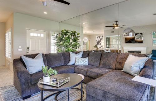 Palm Desert House | Patio + Pool Access: Stunning Palm Desert Townhome