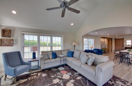 Gordonville House | Patio & Yard: Newly Built Retreat in Ronks!