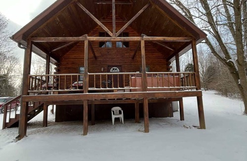 Eckerty Cabin | Patoka Lake Deluxe with Hot Tub Cabin #20 at Patoka 4 Seasons Resort