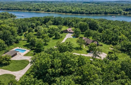 Eckerty Cabin | Patoka Lake Deluxe with Hot Tub #15 at Patoka 4 Seasons Resort
