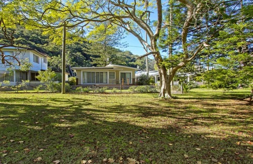 Patonga House | PATONGA SUNSET - WATERFRONT HOLIDAY HOUSE