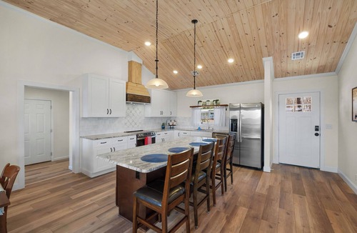 Grove House | Patriot On the Bluff: Hot Tub>Waterfront>Relax
