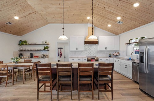 Grove House | Patriot On the Bluff: Hot Tub>Waterfront>Relax