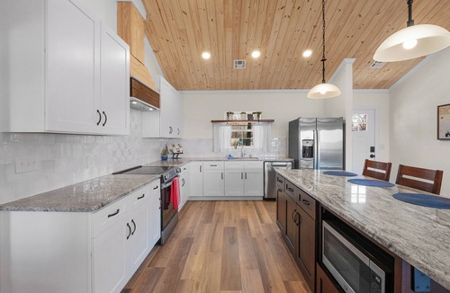 Grove House | Patriot On the Bluff: Hot Tub>Waterfront>Relax