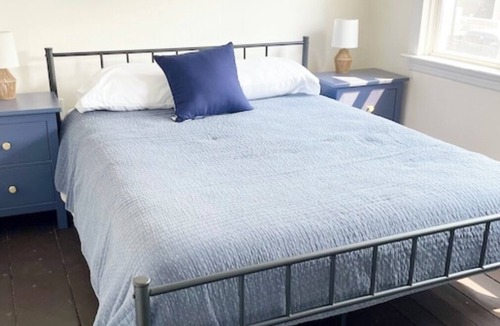 Bristol House | Patriotic Downtown Bristol!