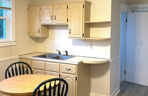 Bristol House | Patriotic Downtown Bristol!