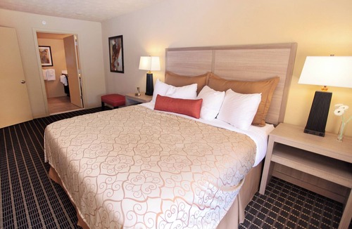 Williamsburg Hotel | Patriots Inn