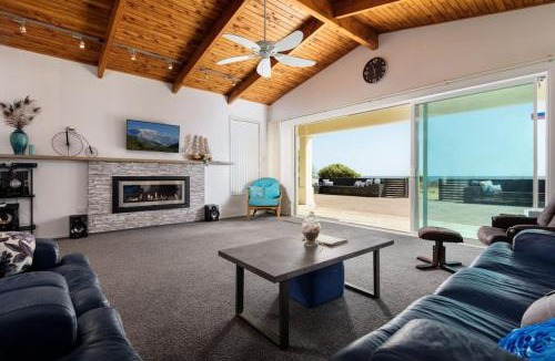 Papamoa Beach House | Pats Place on the Beach