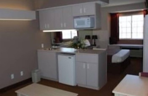 Grand Rivers Hotel | Patti's Inn & Suites