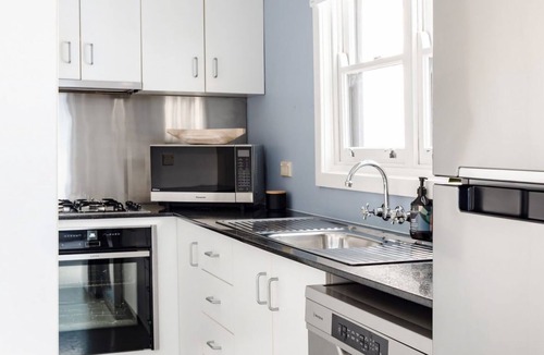 Merewether Cottage | Pattys Cottage - Pet friendly home in Merewether