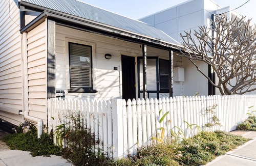 Merewether Cottage | Pattys Cottage - Pet friendly home in Merewether