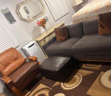 Thornhill Apartment | Pau-Rae's Cozy Spot - your home away from home!