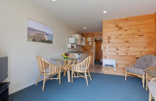 Pauanui Hotel | Pauanui Pines Motor Lodge