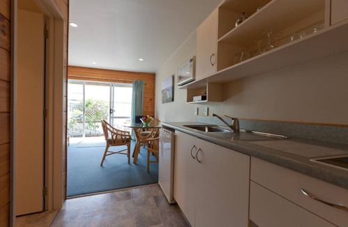 Pauanui Hotel | Pauanui Pines Motor Lodge