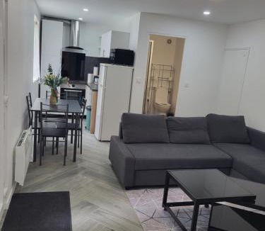 Montfavet House | PaulAngela