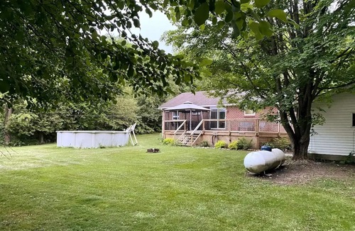 Flesherton Apartment | Paul’s Pool Housenn