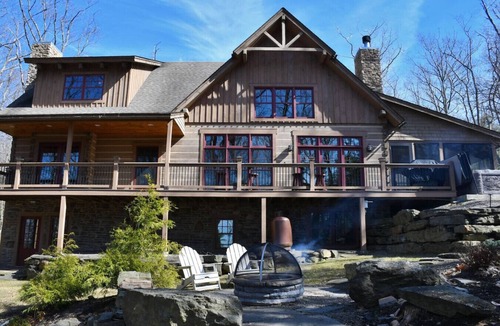 Greentown House | Paupack Lodge Near Lake Wallenpaupack and Hawley