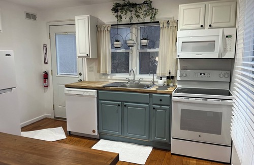 Pine Bush House | Pause and Reset. 24/7 access. Include's Entire Home. Beautiful Outdoors NY