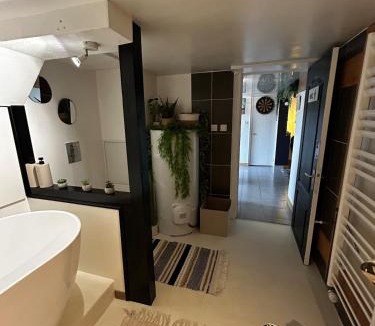 Beaulieu - Maladrerie - Saint-Paul Apartment | Pause confortable, escapade culturelle