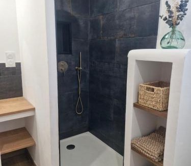 Apt Apartment | Pause en luberon